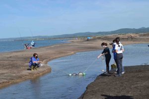 Fiumicino - Enea e studenti dell’università della Tuscia e di Roma impegnati nel monitoraggio microplastiche