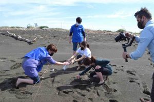 Fiumicino - Enea e studenti dell’università della Tuscia e di Roma impegnati nel monitoraggio microplastiche