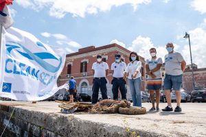 Guardia costiera - L'operazione Mare pulito