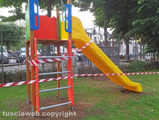 Montefiascone - I nuovi giochi per bambini al prato giardino