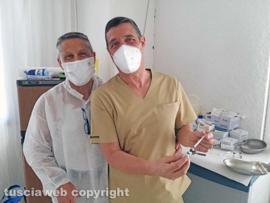 Montefiascone - Il centro vaccini anti Covid a "Le Guardie" - I medici Angelo Busà e Carlo Pieretti