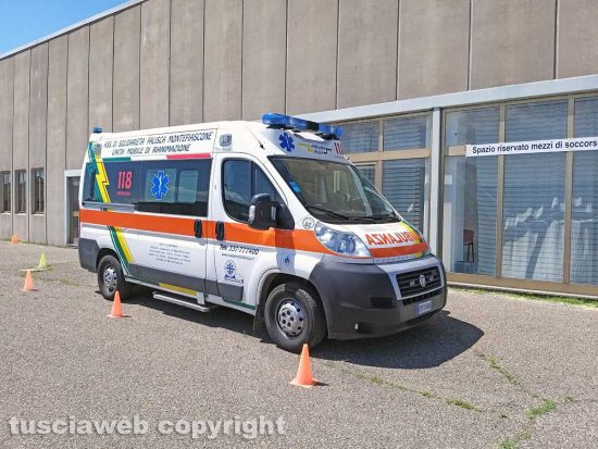 Montefiascone - Il centro vaccini anti Covid a "Le Guardie" - L'ambulanza della Solidarietà Falisca