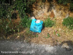 Viterbo - Rifiuti in strada Riello