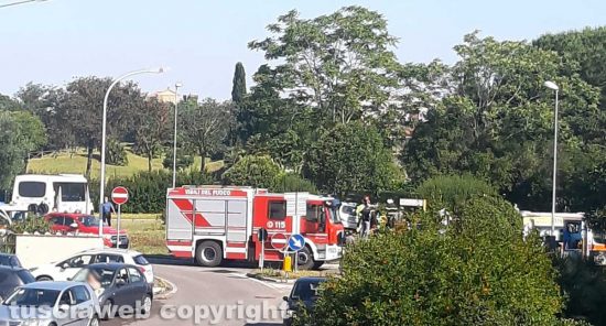 Montalto di Castro - Fuori strada con la macchina
