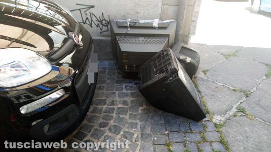 Viterbo - Tre tv abbandonate tra via della Casaccia e via della Morretta