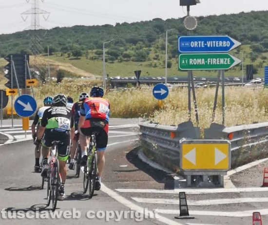 Monte Romano - Traffico interrotto per gara ciclistica