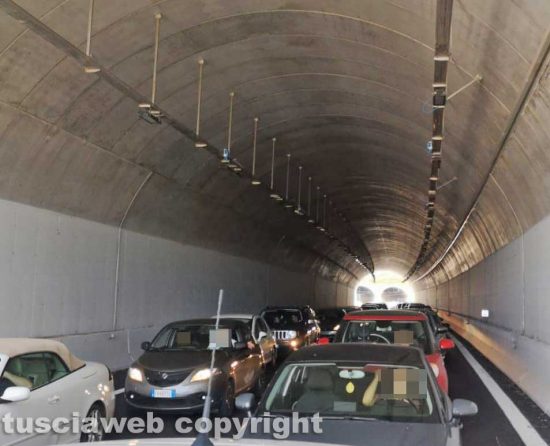 Monte Romano - Traffico interrotto per gara ciclistica