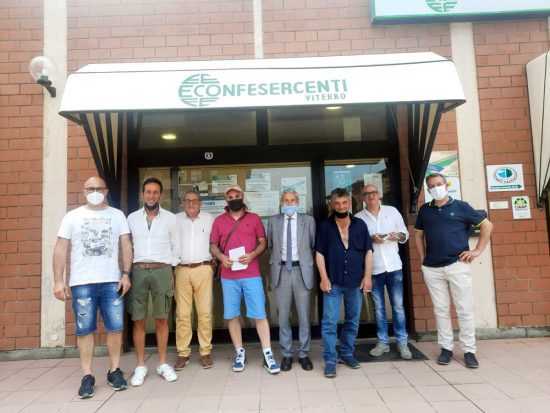 I componenti del nuovo direttivo Anva con il presidente della Confesercenti di Viterbo, Vincenzo Peparello