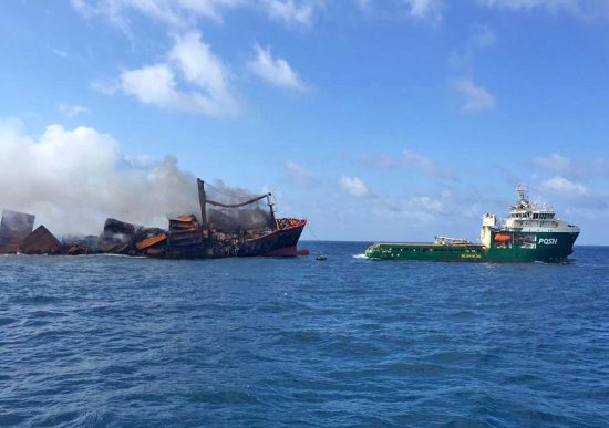 Sri Lanka - La nave cargo incendiata e affondata