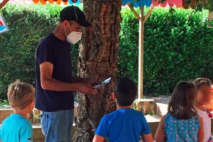 Giuseppe Paolocci con i bambini