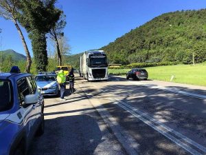 Terni - Controlli della polizia stradale