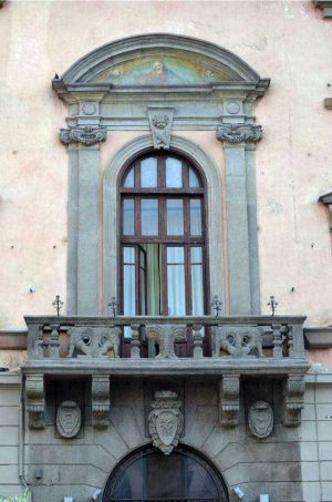 Viterbo - Restaurato il balcone del Palazzo del Podestà