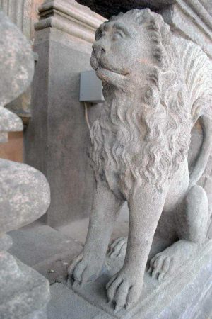 Viterbo - Restaurato il balcone del Palazzo del Podestà