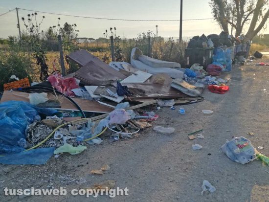 Tarquinia - La discarica a cielo aperto a San Giorgio