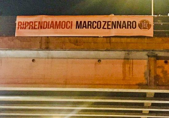 Uno striscione CasaPound per l'imprenditore Zennaro