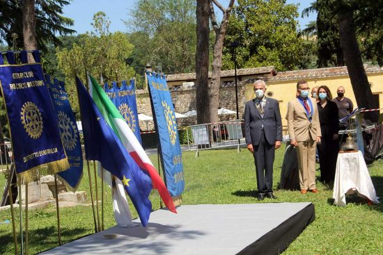 Consegnate delle borse di studio assegnate ai figli di caduti per Covid