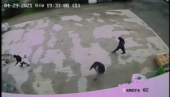 Reggio Emilia - I parenti di Saman Abbas ripresi dalle telecamere
