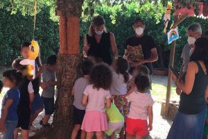 Samantha Pompili e Giuseppe Paolocci con i bambini