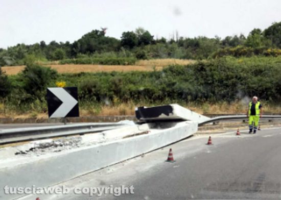 Camion perde il carico sulla Sp 151 