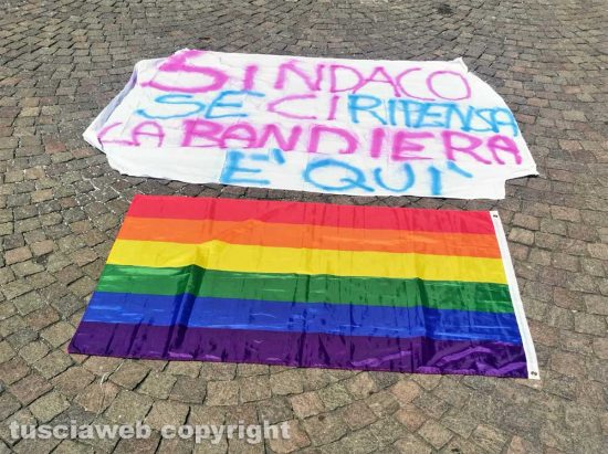 Viterbo - La manifestazione contro il sindaco Arena