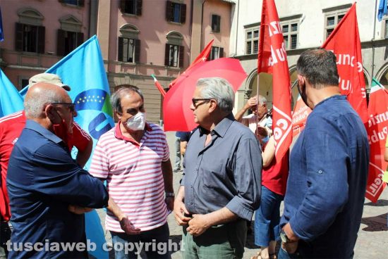 Viterbo - Il sindaco Arena alla manifestazione sindacale in piazza del plebiscito