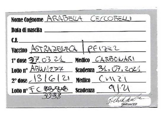 Il tesserino delle vaccinazioni anti Covid di Arabella Ceccobelli