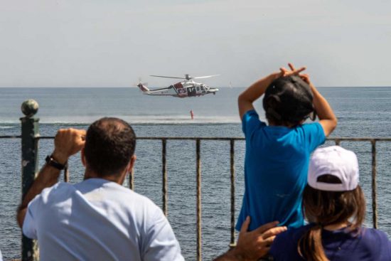 Santa Marinella - Esercitazione della Guardia costiera davanti ai pazienti dell'Ospedale pediatrico Bambino Gesù