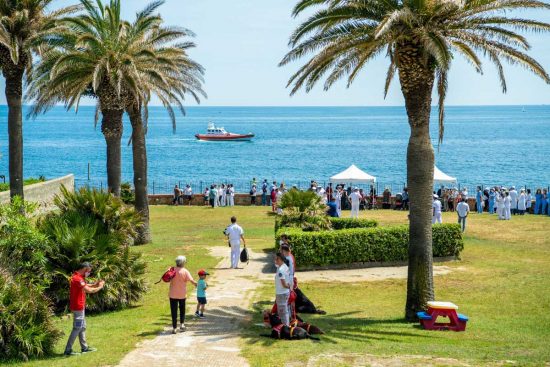 Santa Marinella - Esercitazione della Guardia costiera davanti ai pazienti dell'Ospedale pediatrico Bambino Gesù