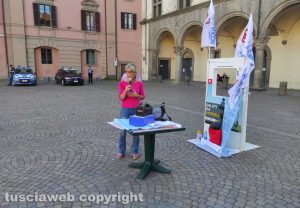 Viterbo - Non ce la beviamo - Manifestazione in piazza del Comune