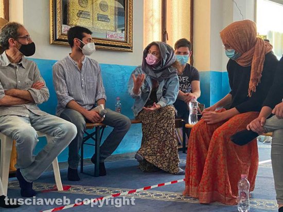 Viterbo - L'incontro tra studenti