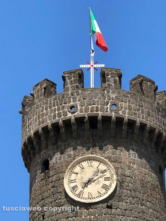 Bagnaia - Una croce in vetta alla torre civica