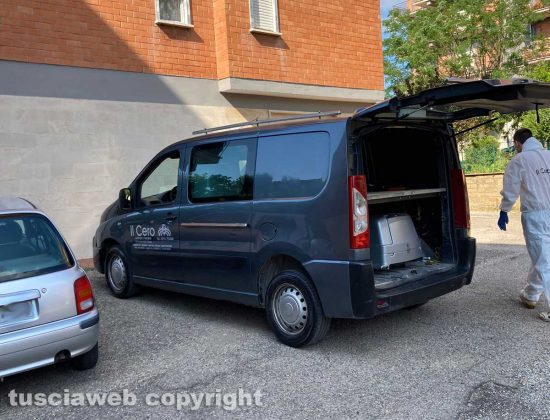 Viterbo - Via Fratelli Bandiera - L'agenzia funebre sul posto