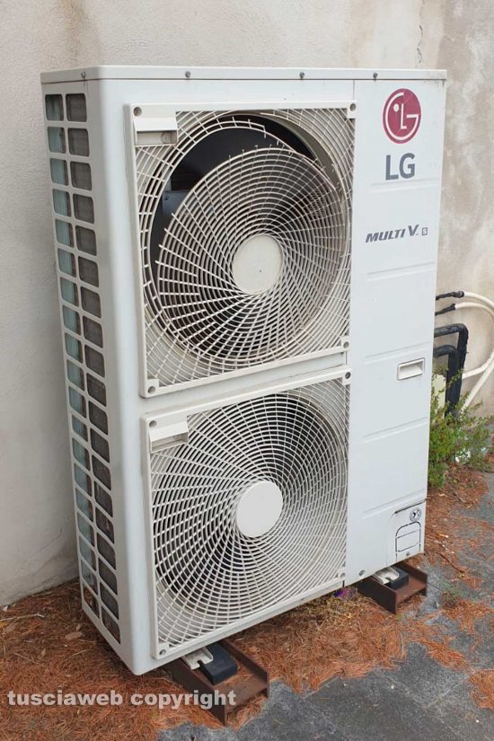 Viterbo - Pericolo all'esterno dell'ufficio turistico