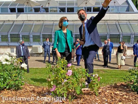 Viterbo - La ministra Marta Cartabia visita il giardino della solidarietà del Palazzo di giustizia