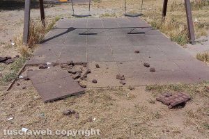 Il taglio dell'erba nel parco di piazzale dei Buccheri