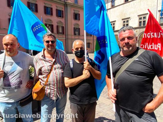 Viterbo - Renato Ciarrocchi (secondo da sinistra) della UilTrasporti