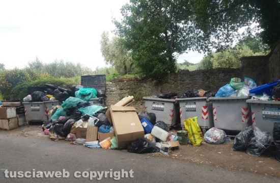 L'isola ecologica in strada Filante