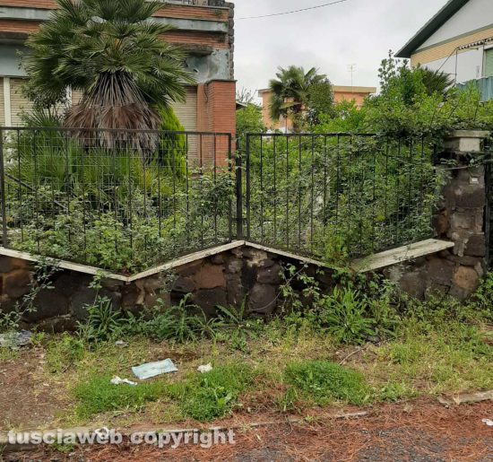 Tarquinia - L'abitazione nel degrado a via Quintiana