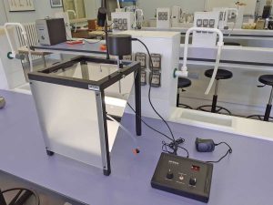 Tarquinia - Gli strumenti nel laboratorio del liceo scientifico Iiss Cardarelli
