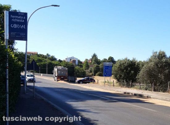 Montefiascone - Camion perde il carico di grano
