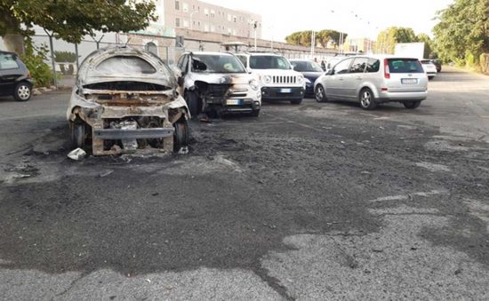 Rebibbia, molotov contro le auto della polizia penitenziaria