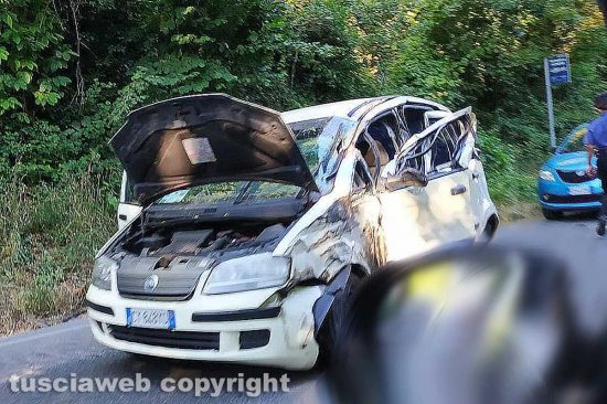 Capranica - Scontro auto contro tir