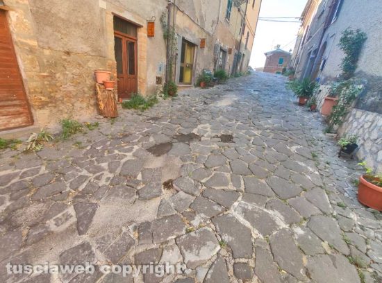 Viterbo - Il lastricato di Roccalvecce
