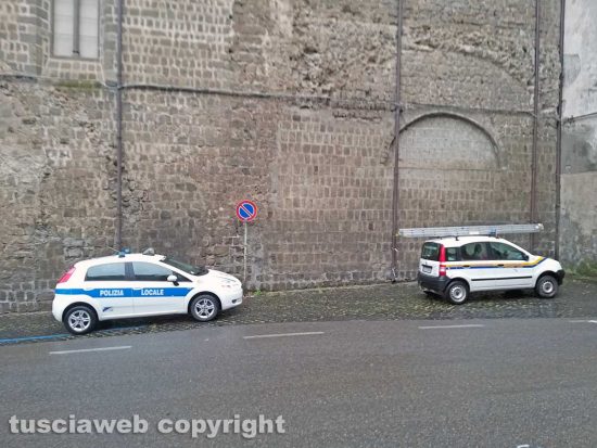 Montefiascone - Sassi franano sulla Verentana - L'intervento dell'Asvom Odv e della polizia locale