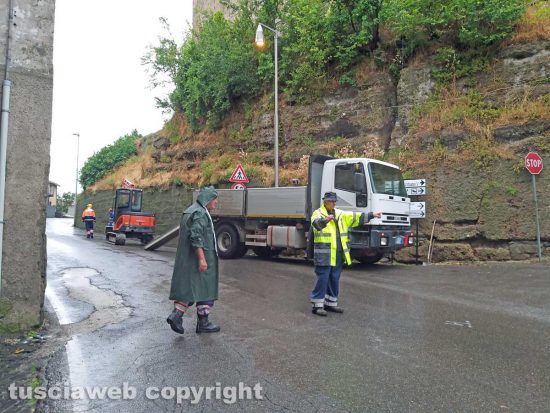 Montefiascone - Sassi franano sulla Verentana