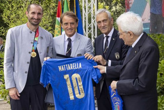 Sergio Mattarella, Roberto Mancini, Giorgio Chiellini e Gabriele Gravina al Quirinale