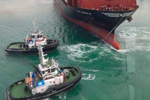 Secondo accosto di una nave portacontainer da 330 metri nel porto di Civitavecchia