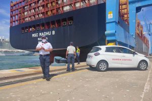 Secondo accosto di una nave portacontainer da 330 metri nel porto di Civitavecchia