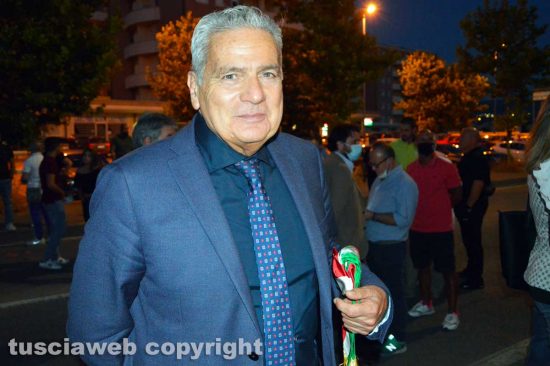 Viterbo - Il sindaco Giovanni Arena alla fiaccolata organizzata da FdI