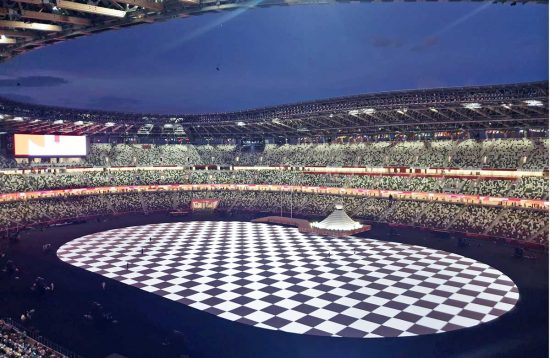 La cerimonia di inaugurazione delle Olimpiadi allo stadio nazionale di Tokyo